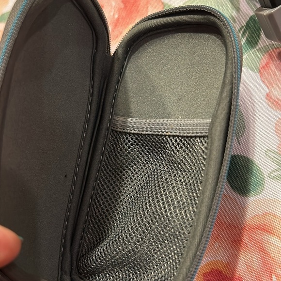 BOSE QuietComfort® 20 headphones carrying case - Picture 3 of 3